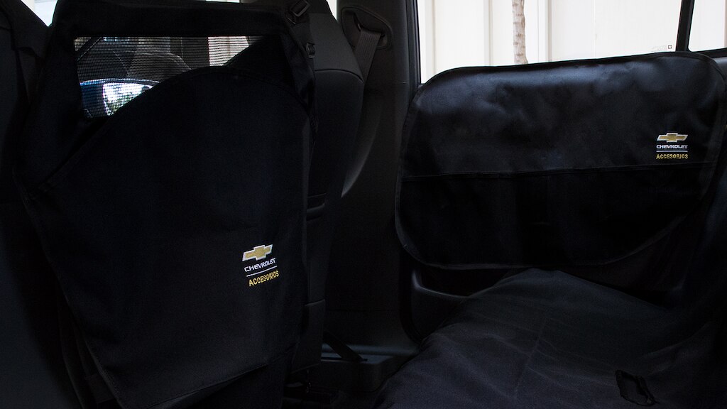 Barrera para asiento delantero de malla, es parte del kit mascotas para Chevrolet Onix 2024, sedán deportivo