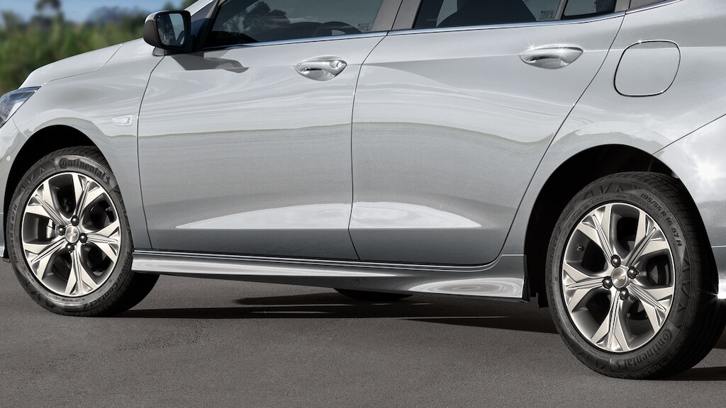 Faldones laterales, es parte del kit sport de accesorios para Chevrolet Onix 2024, sedán deportivo