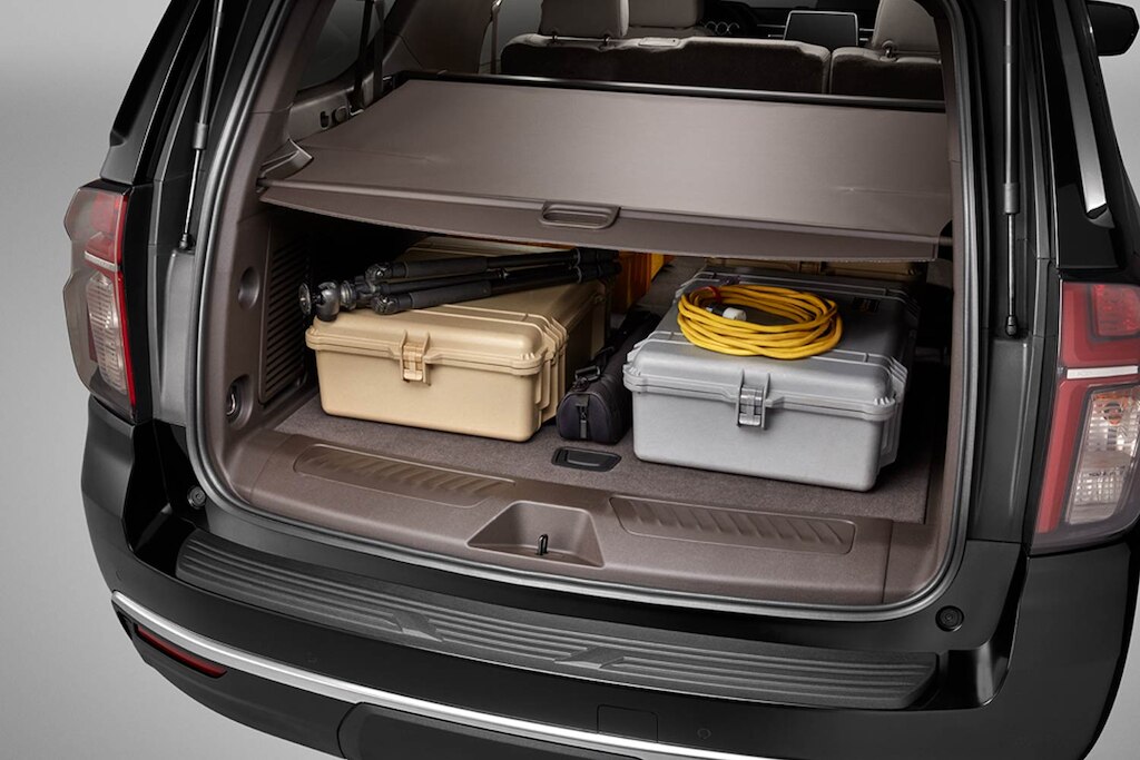 Sombra de seguridad para área de carga en café obscuro para Chevrolet Suburban 2024