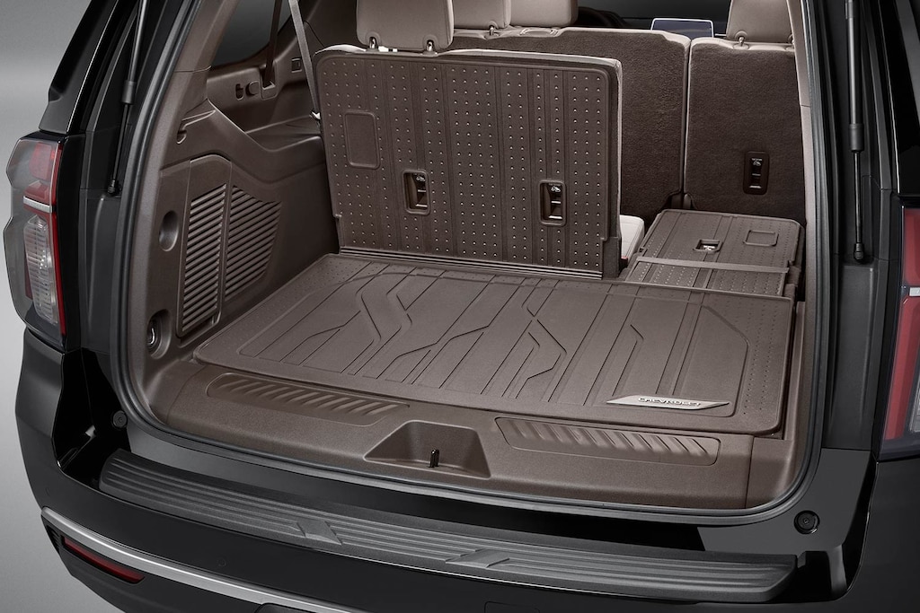 Tapete de vinil rígido cubierta extendida en café obscuro para Chevrolet Suburban 2024